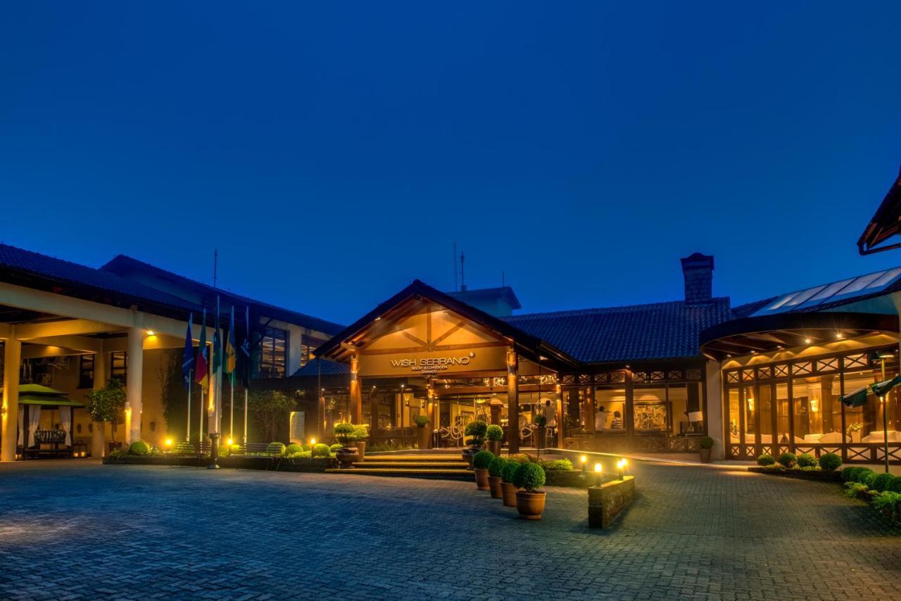 Wish Serrano Resort Gramado Esterno foto The hotel at night